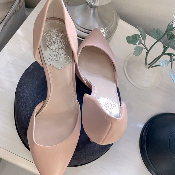 Vince Camuto Kain Pointed Toe Leather Heels - Picture 4 of 12